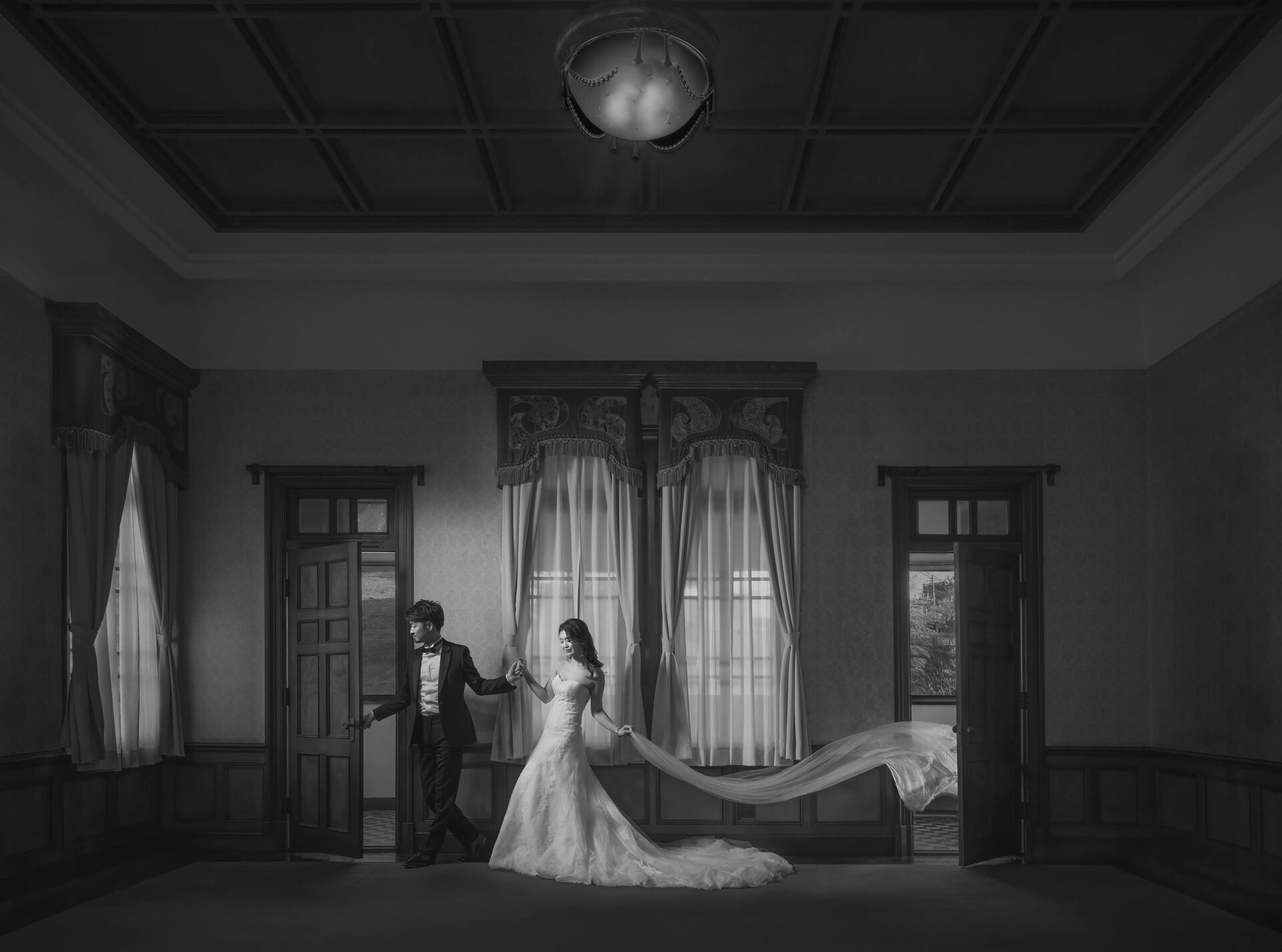歴史とシネマティックな空間に刻む、24toWedding のフォトウェディング