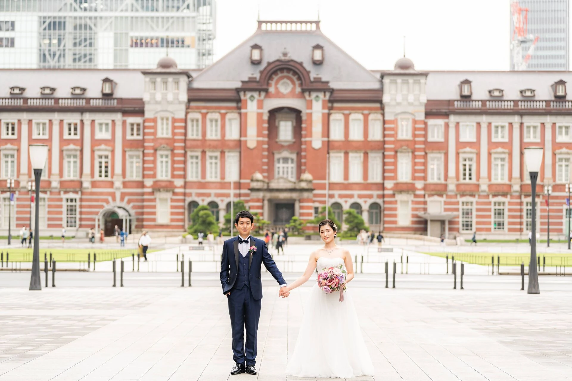 ☀️東京駅のデイフォトウェディング｜青空と赤レンガが彩る、明るい時間の前撮り